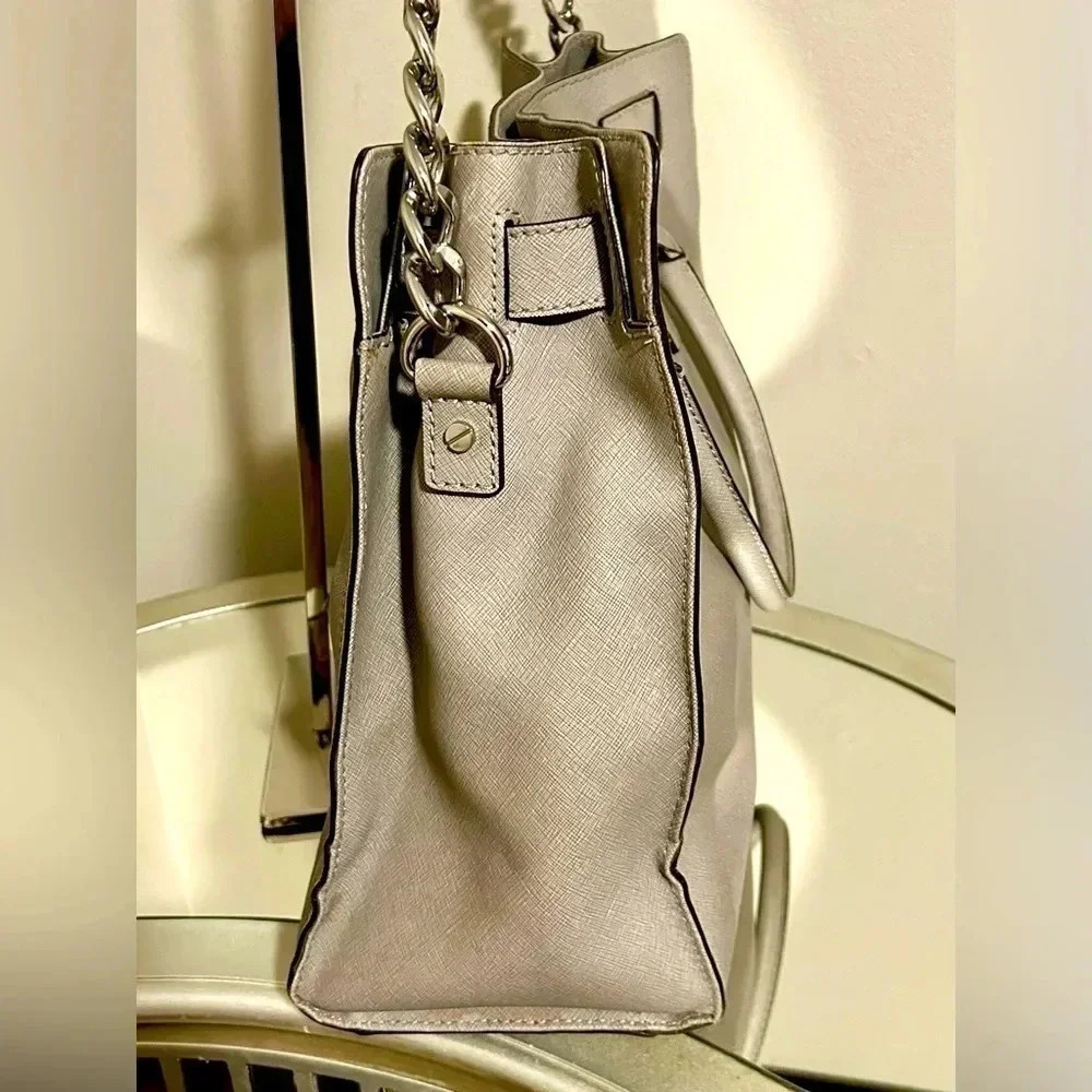 Gently Used MICHAEL KORS Light Gray Hamilton Leather Tote/Bag. - Picture 4 of 10